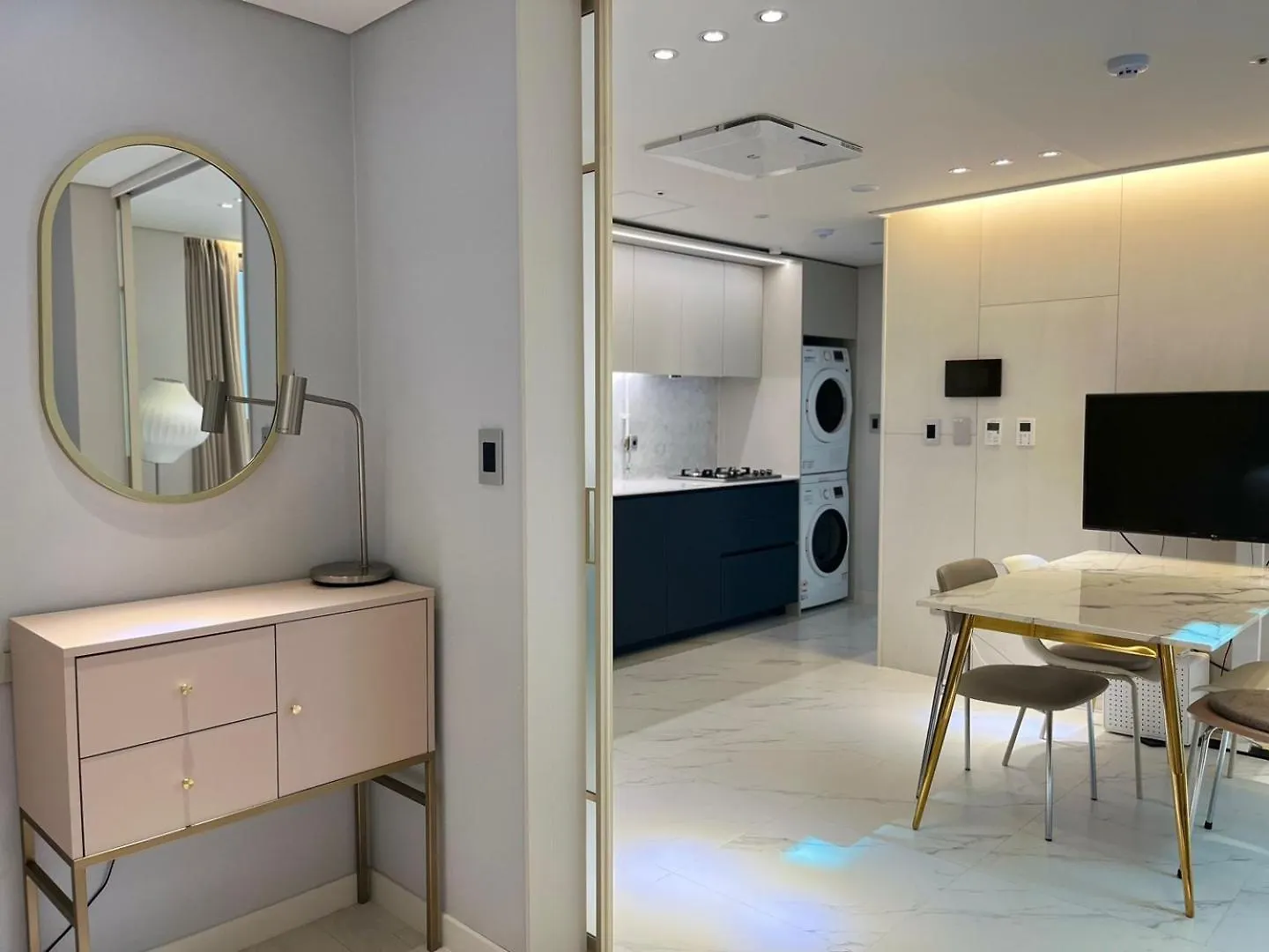2023 New Build, Super Neat Full Option Apartment Seoul