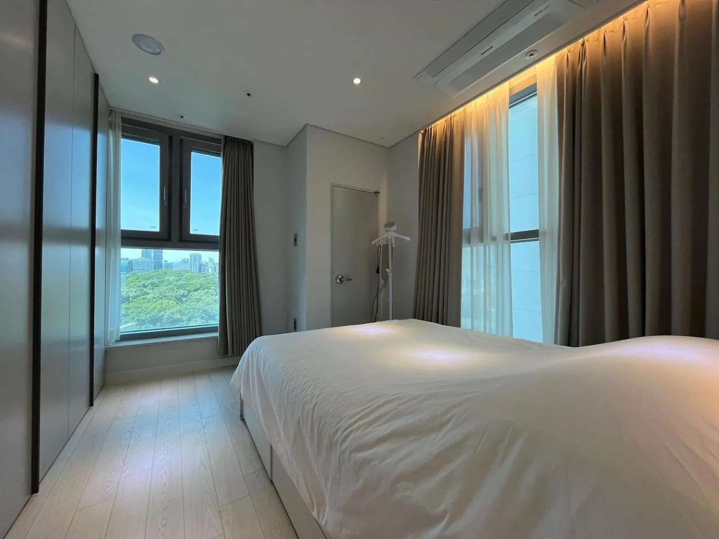 2023 New Build, Super Neat Full Option Apartment Seoul 0*,  South Korea