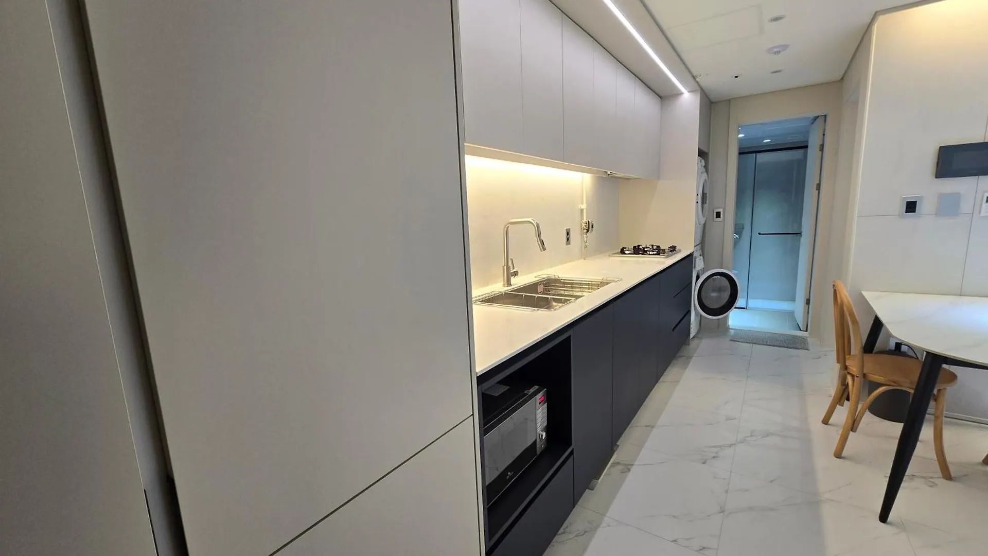 2023 New Build, Super Neat Full Option Apartment Seoul South Korea
