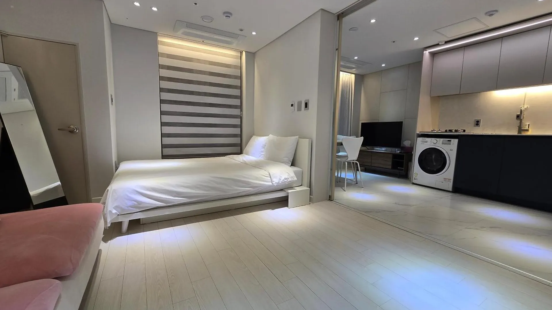 2023 New Build, Super Neat Full Option Apartment Seoul South Korea