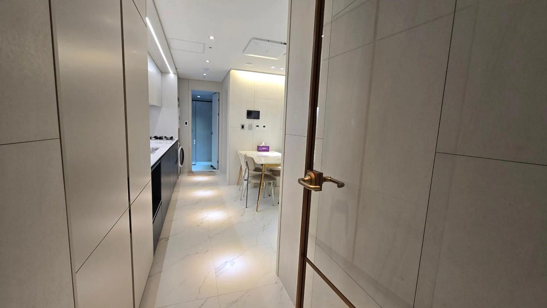 2023 New Build, Super Neat Full Option Apartment Seoul 0*,  South Korea