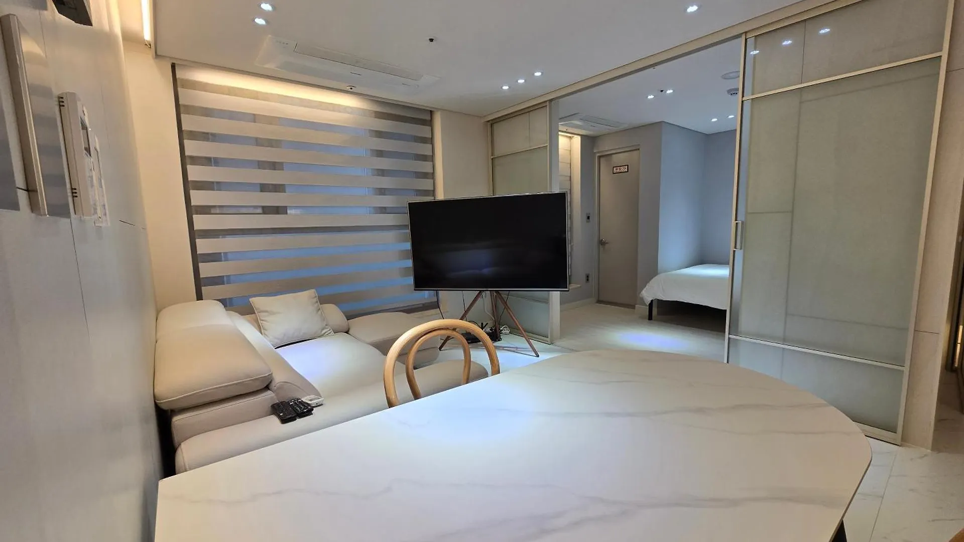2023 New Build, Super Neat Full Option Apartment Seoul