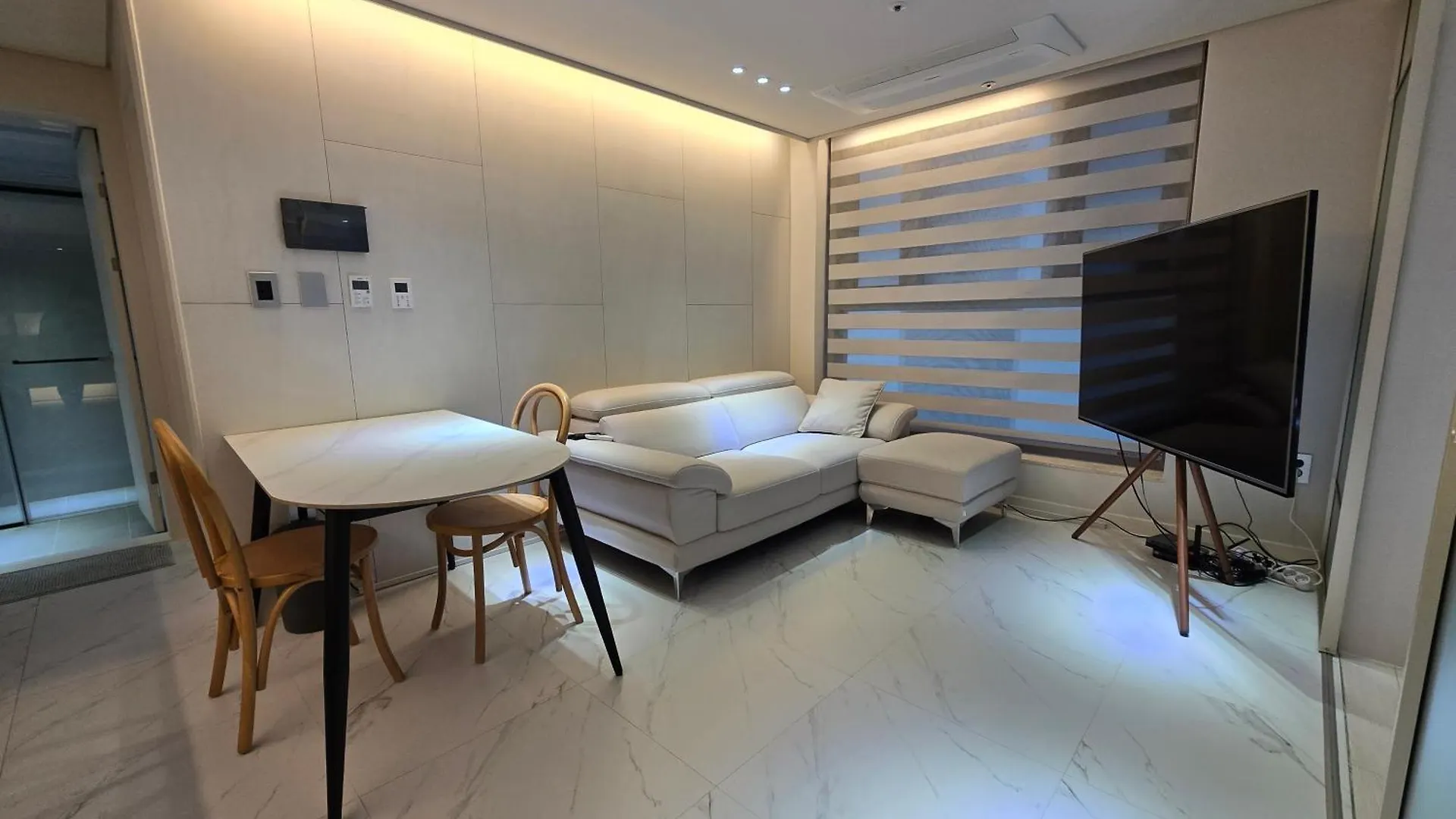 2023 New Build, Super Neat Full Option Apartment Seoul 0*,  South Korea