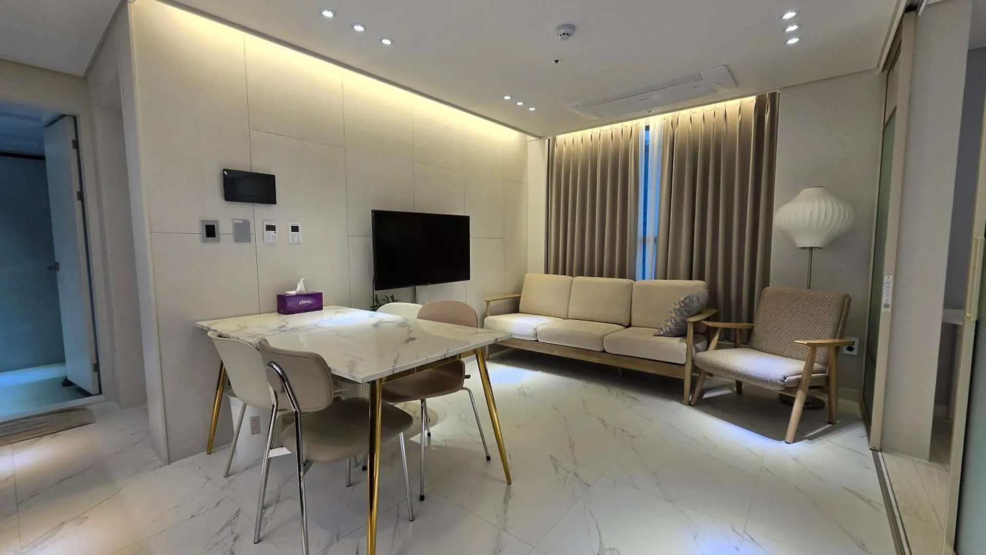 2023 New Build, Super Neat Full Option Apartment Seoul