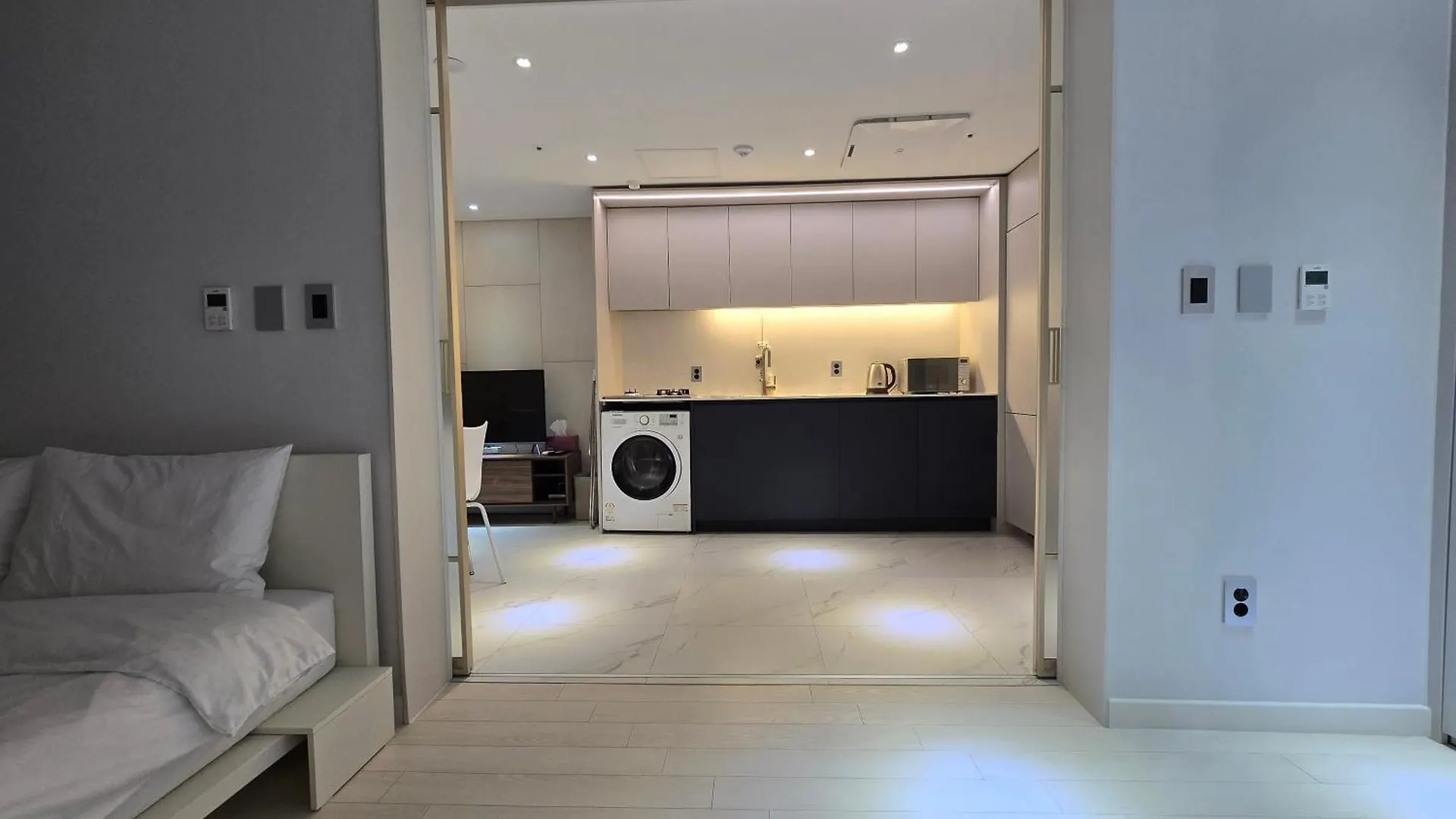 2023 New Build, Super Neat Full Option Apartment Seoul South Korea