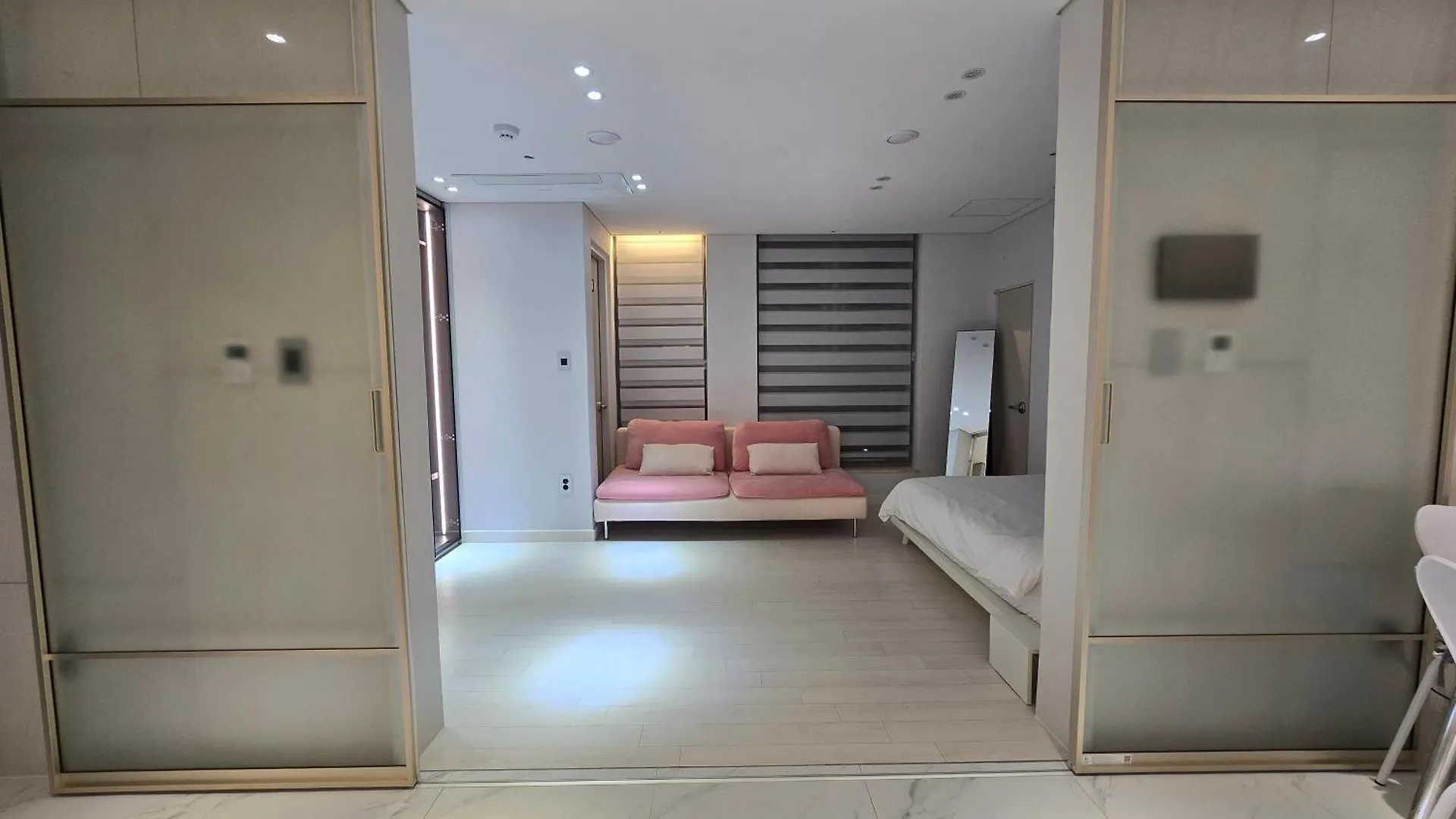 2023 New Build, Super Neat Full Option Apartment Seoul 0*,  South Korea