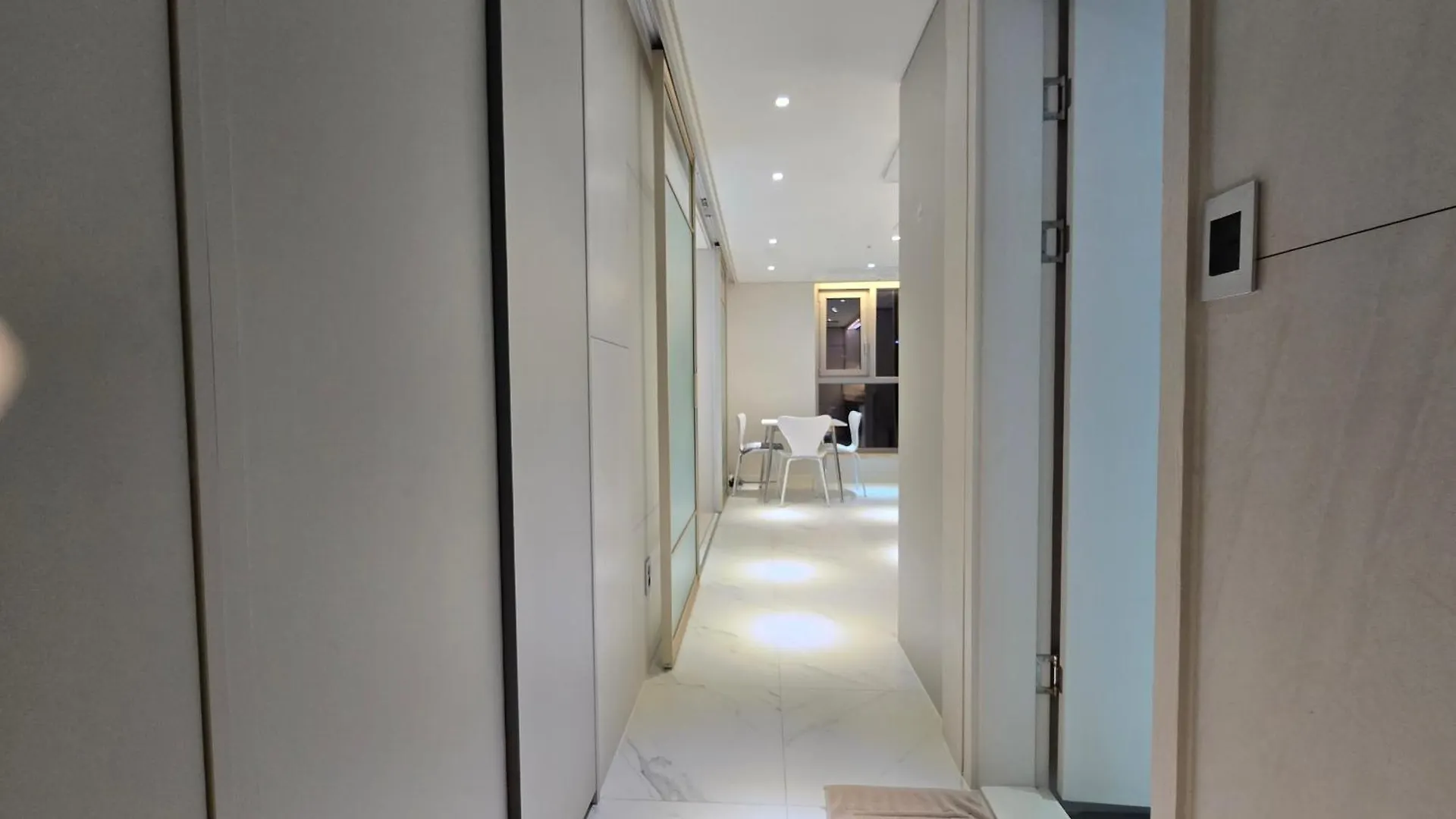 2023 New Build, Super Neat Full Option Apartment Seoul