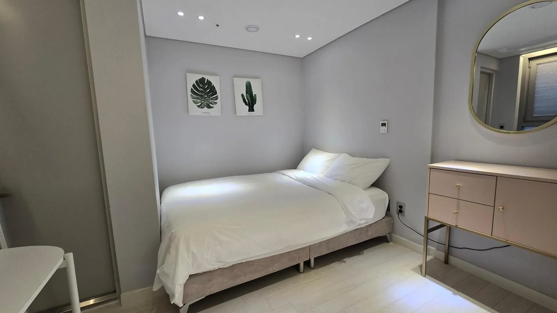 2023 New Build, Super Neat Full Option Apartment Seoul